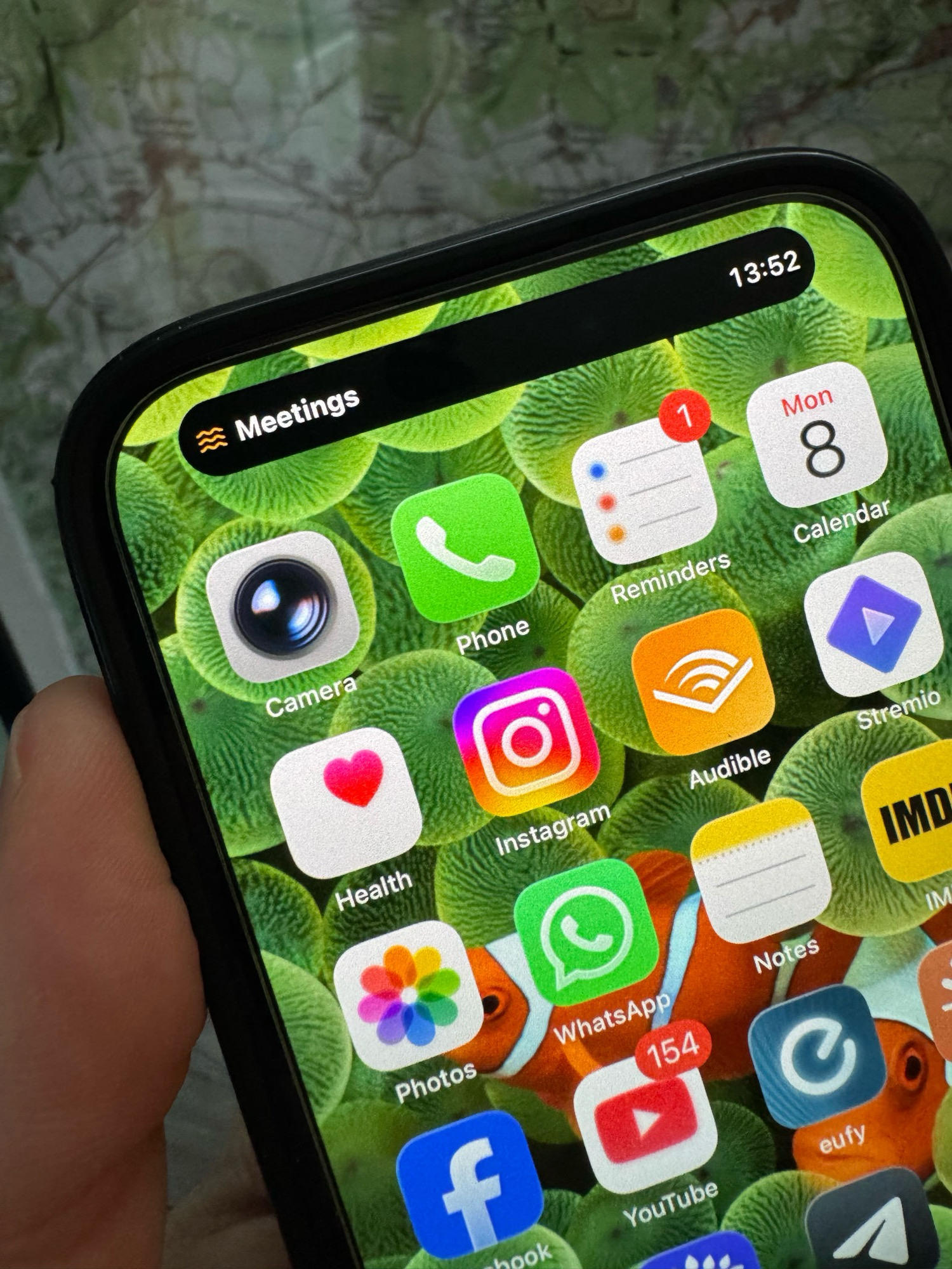 Home screen Dynamic Island, dark